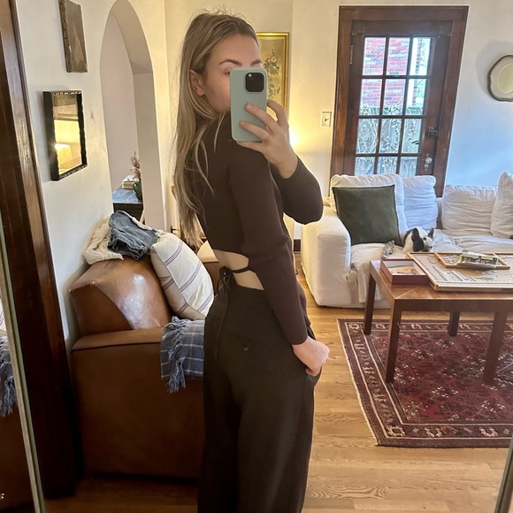 Aritzia Sculpt Tie Back Top - Picture 3 of 4